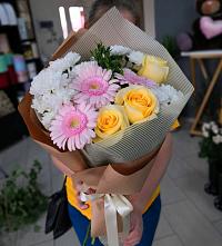 Букет цветов из:  Герберы, Розы и Хризантемы в Белом Яре Республики Хакасия