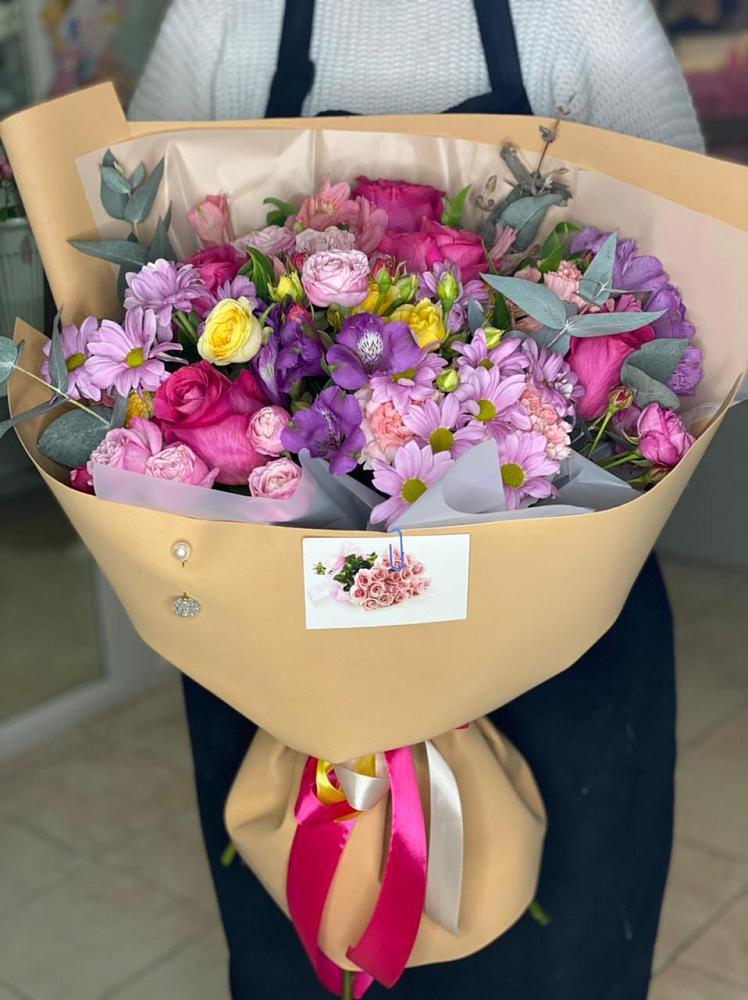 Букет цветов из: Хризантемы, Гвоздики и Альстромерии в Белом Яре Республики Хакасия