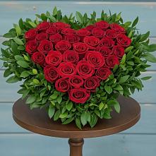 Цветочная композиция из Розы в виде сердца #REPLACE_PRED# Белом Яре Республики Хакасия