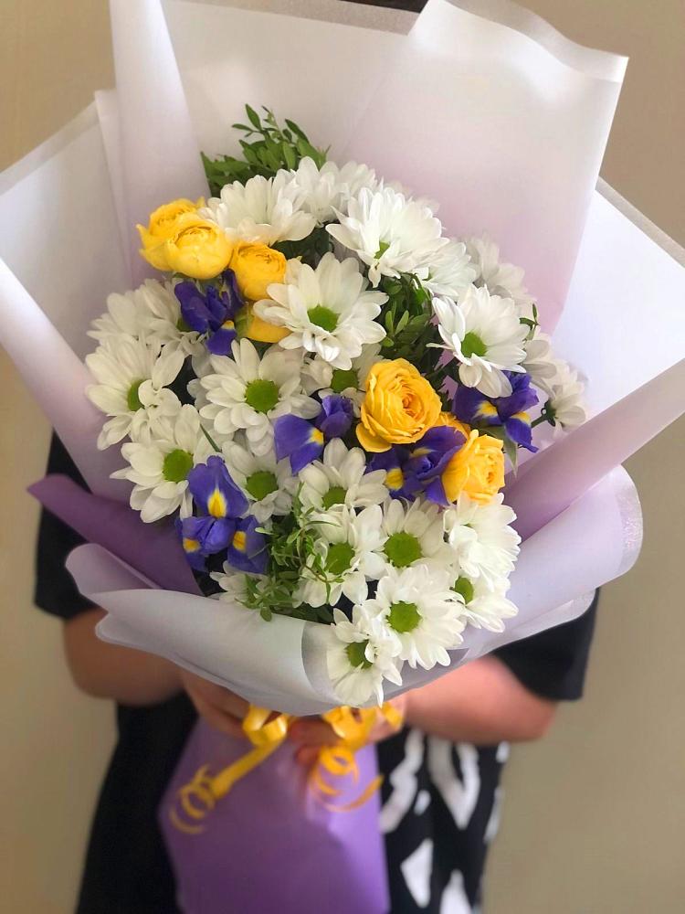 Букет цветов из: Ирисы, Хризантемы и Розы в Белом Яре Республики Хакасия