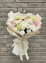 Букет цветов из:  Гвоздики, Розы, Лизиантусы и Хризантемы в Белом Яре Республики Хакасия
