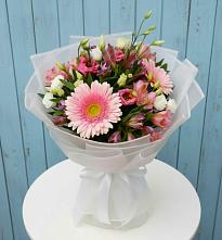 Букет цветов из:  Герберы, Альстромерии и Лизиантусы в Белом Яре Республики Хакасия