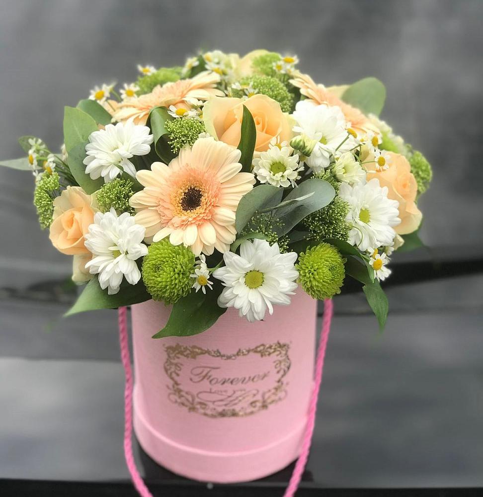 Цветочная композиция из Розы, Герберы и Хризантемы в шляпной коробке в Белом Яре Республики Хакасия