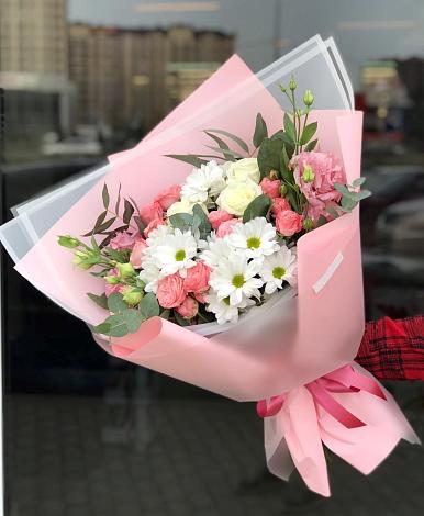 Букет цветов из: Розы, Лизиантусы и Хризантемы в Белом Яре Республики Хакасия